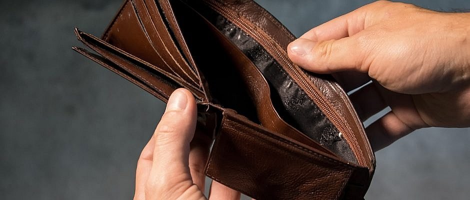 Man shows empty purse