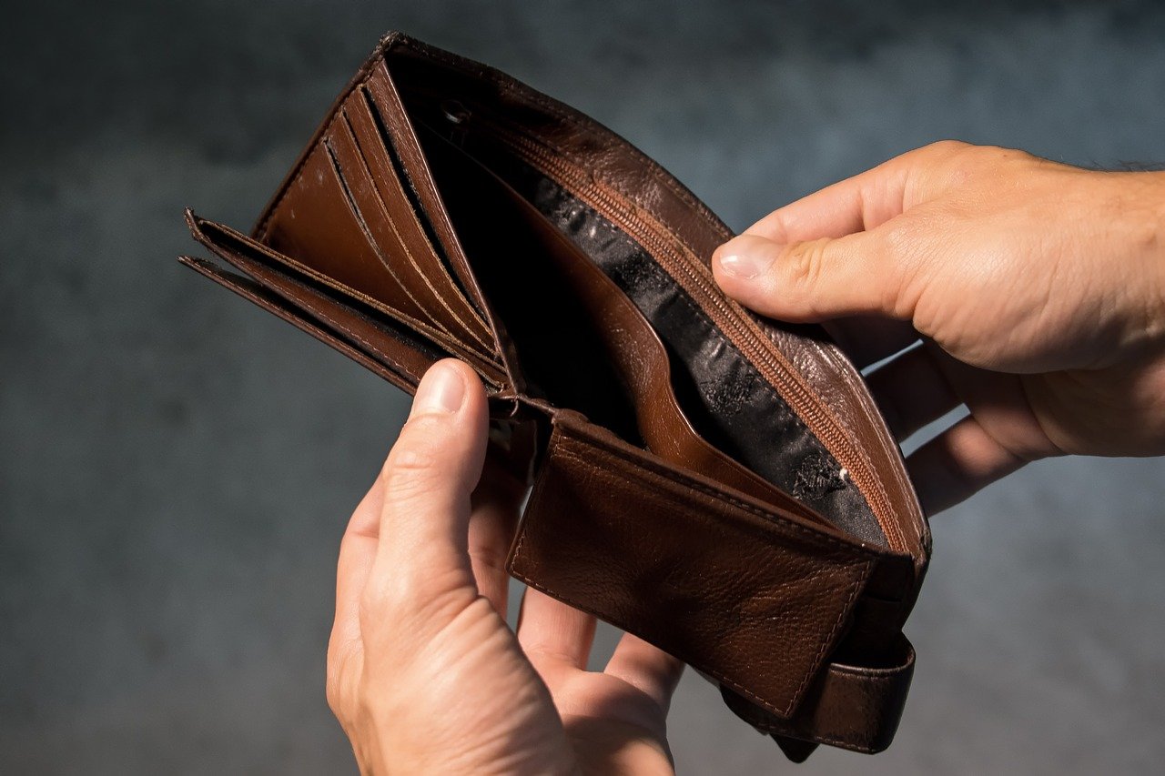 Man shows empty purse